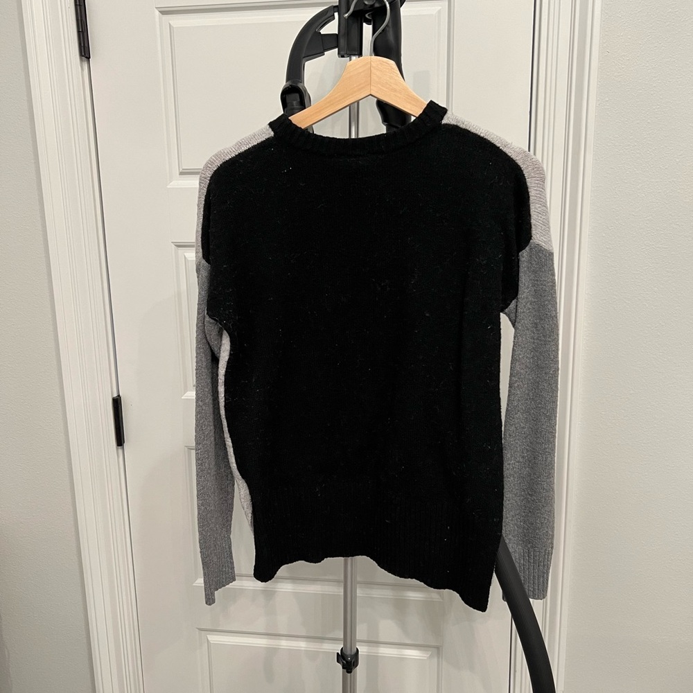 Sweater - Picture 2 of 4
